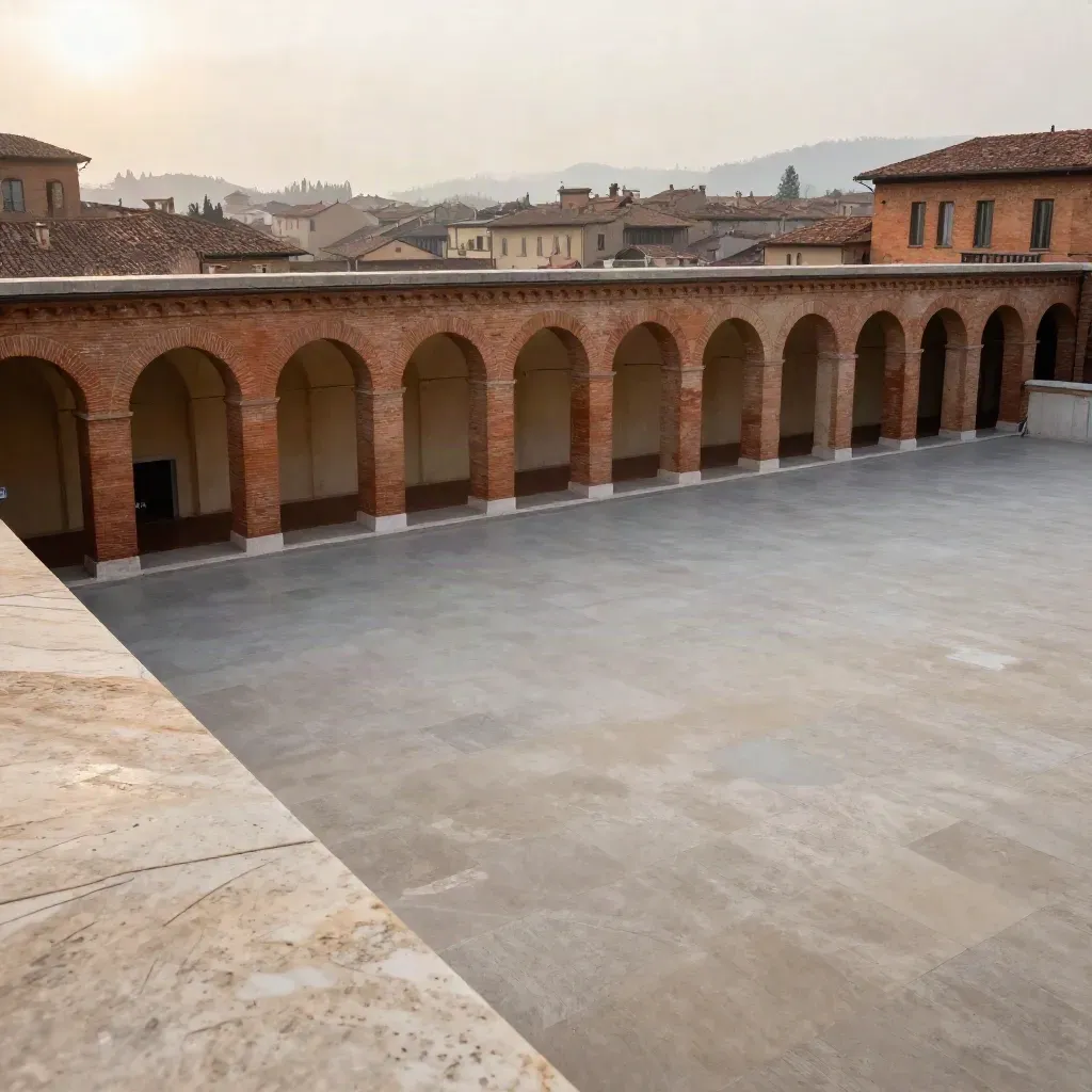 Arcate di mattoni a Bologna con cielo limpido dopo la pioggia e spazio vuoto in basso